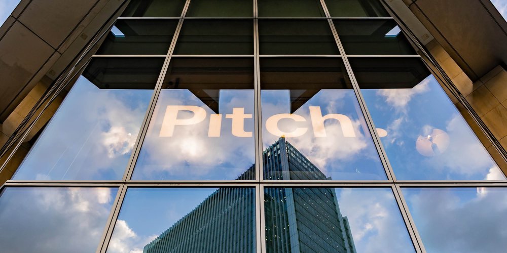 Golf brand pitch opens in Canary Wharf