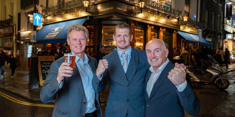 Boxers help celebrate West End reopening